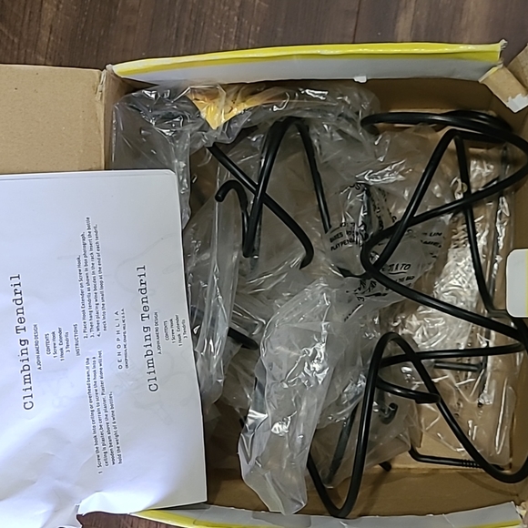 Climbing Tendril Black Metal Hanging Wine Rack NIB - Picture 5 of 5